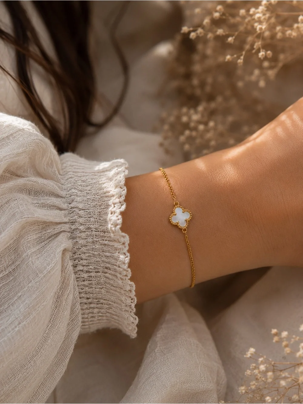 Gold  Bracelet with White Pearl 9 mm motif
