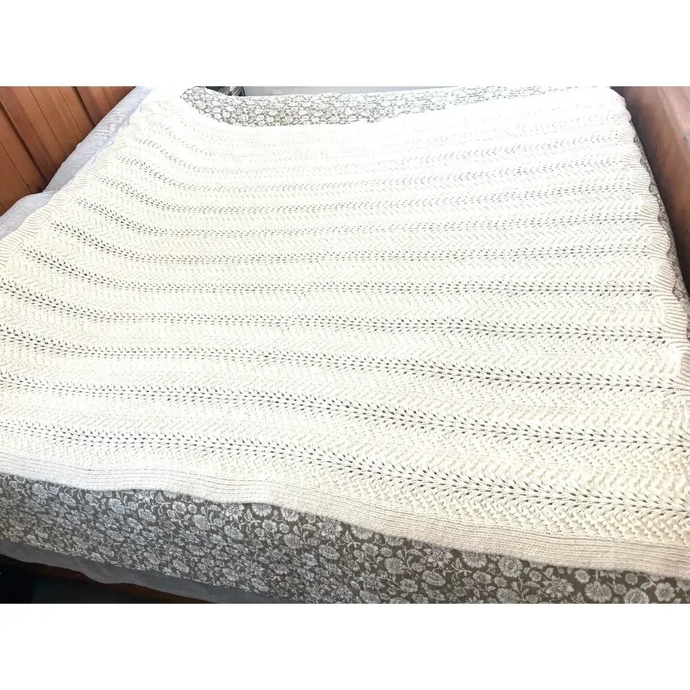 Hand Knit Fashioned‎ By Muriel DesLauries Blanket Scolloped Edges Cream Colored