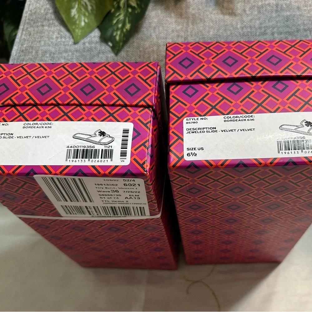 NWT Tory Burch Embellished Logo Velvet Scandals, Be summer ready with this.