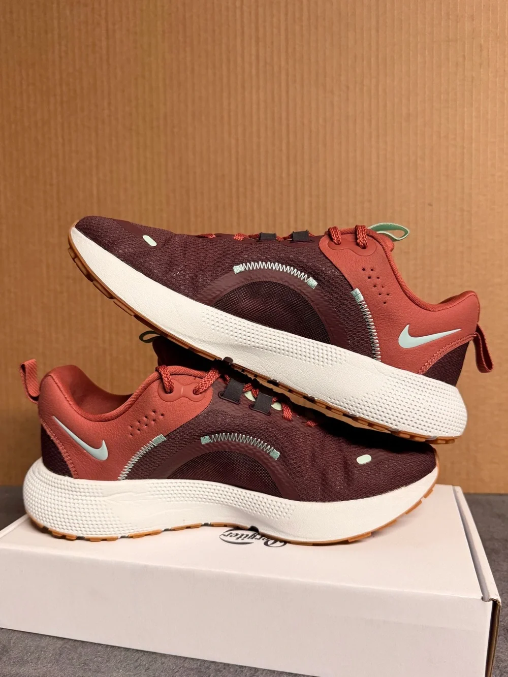 Nike excellent see