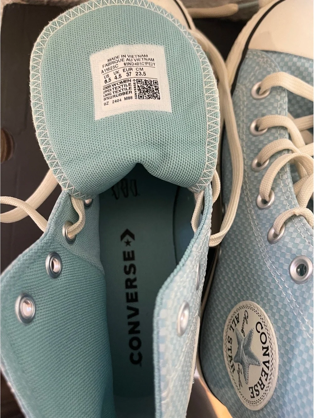 Converse show size