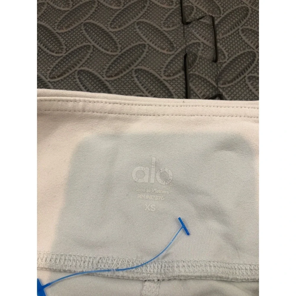 ALO Yoga good size