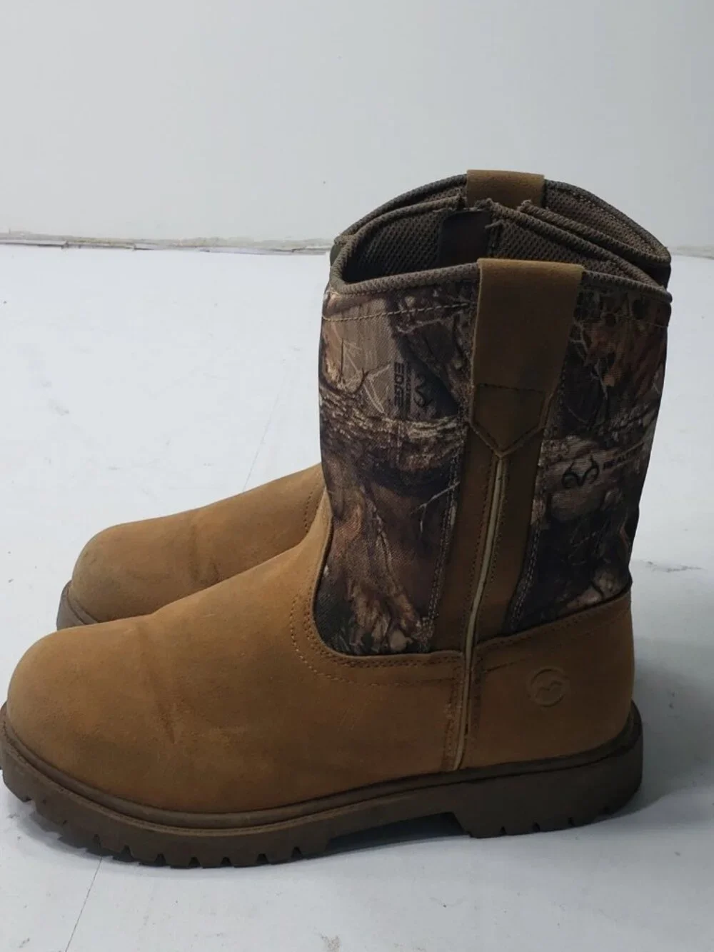 Magellan Outdoors preowned magellan
