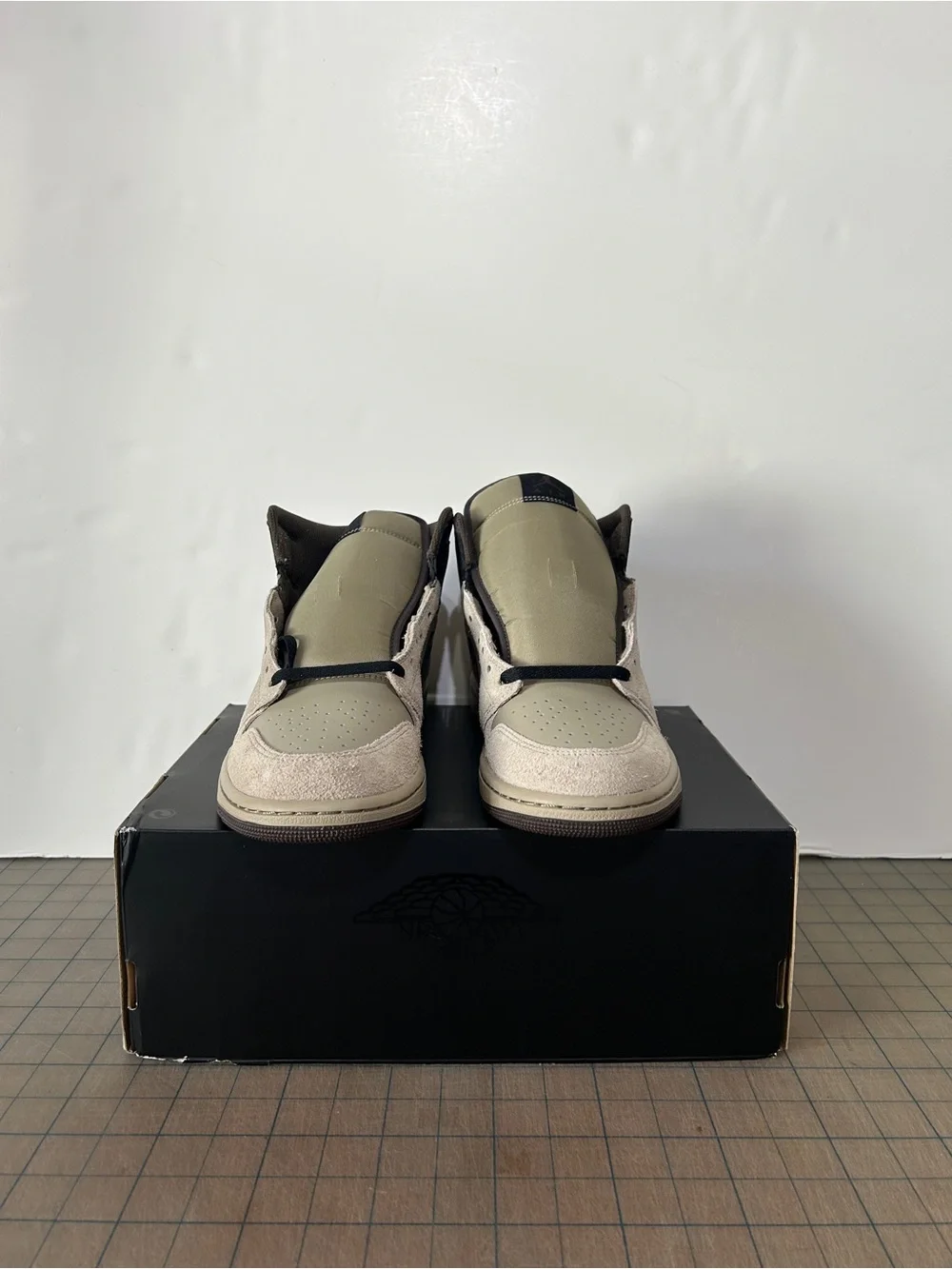 Jordan mid ‘khaki