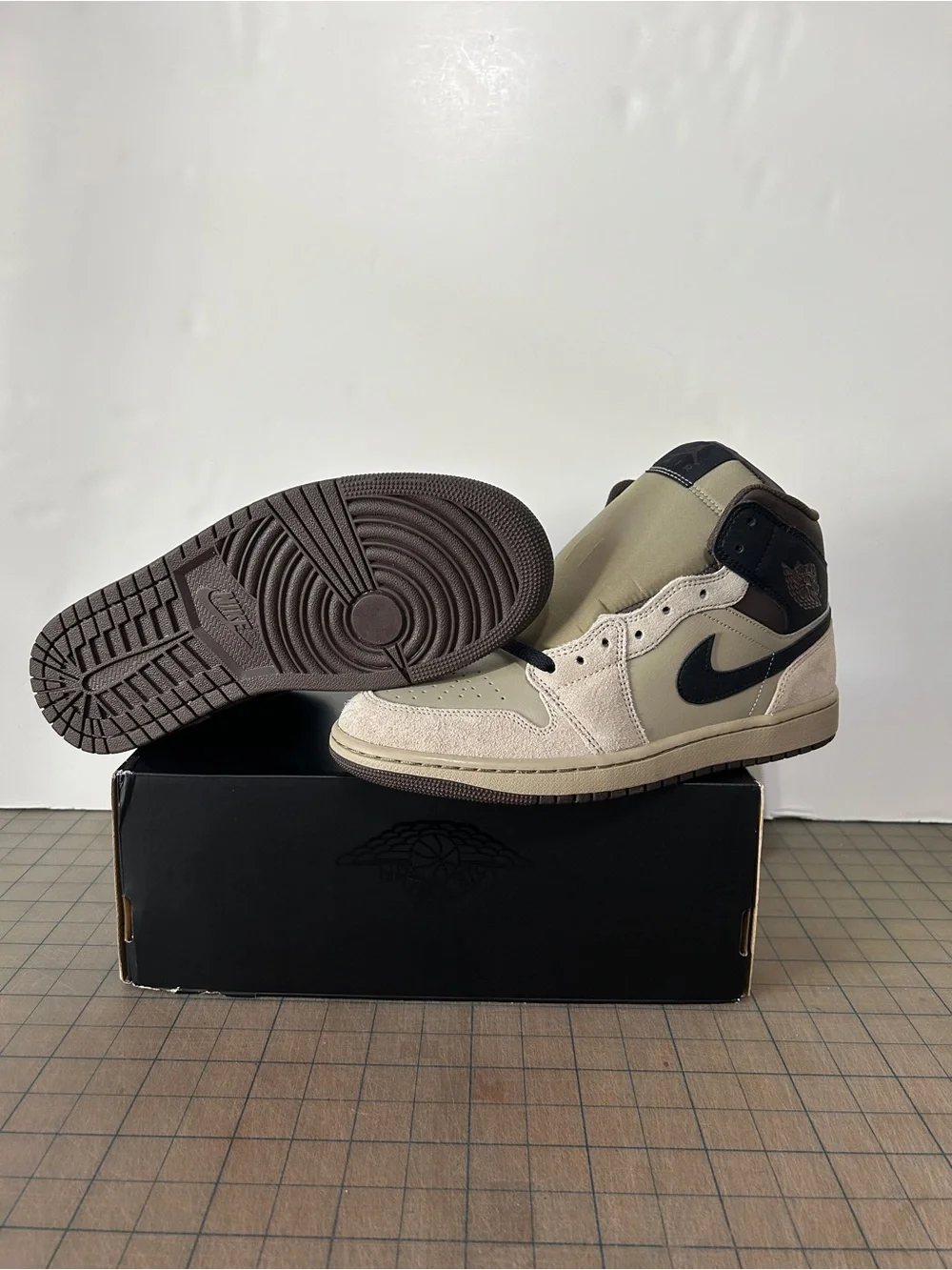 Jordan mid ‘khaki