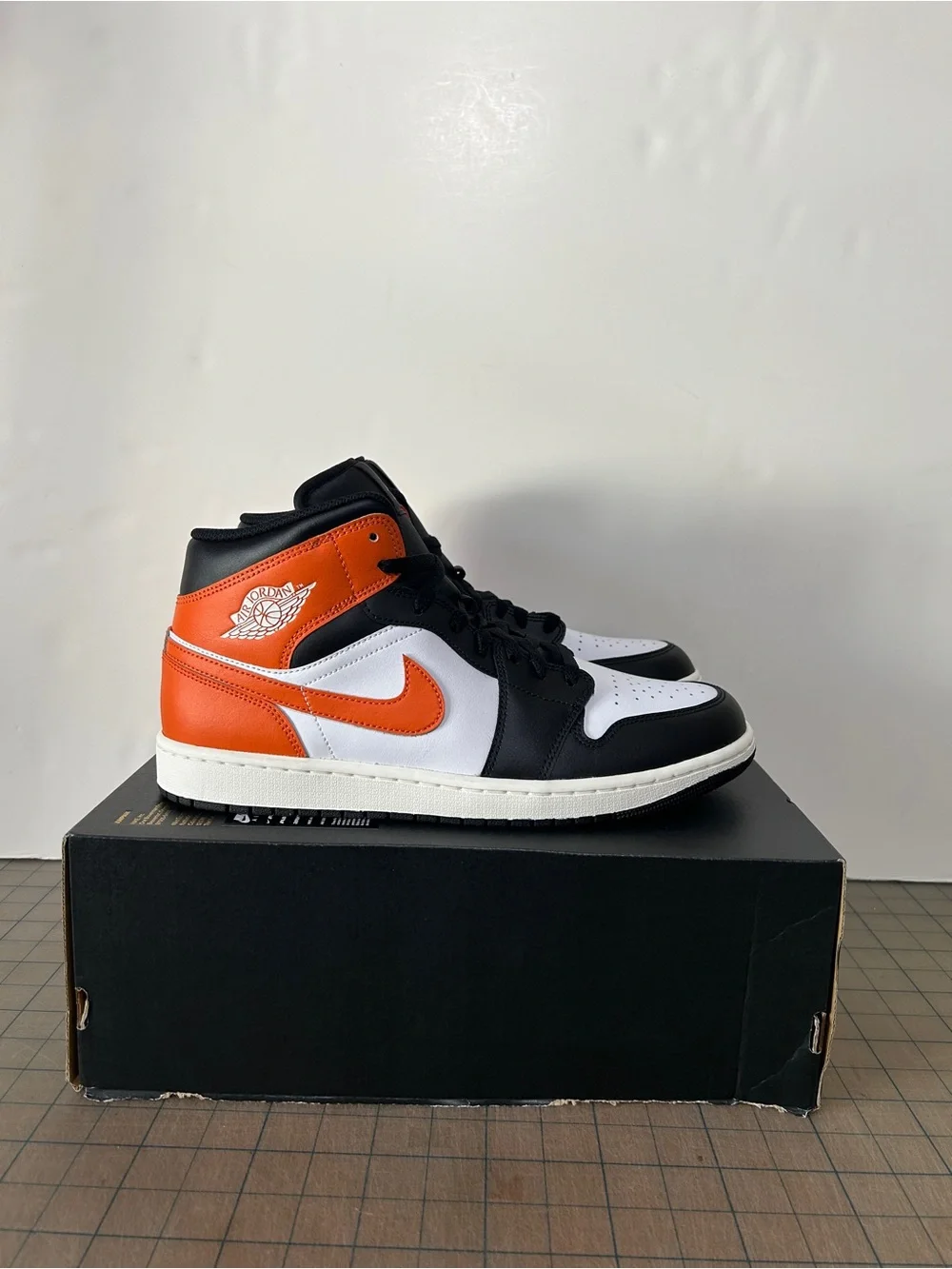 Jordan mid ‘black