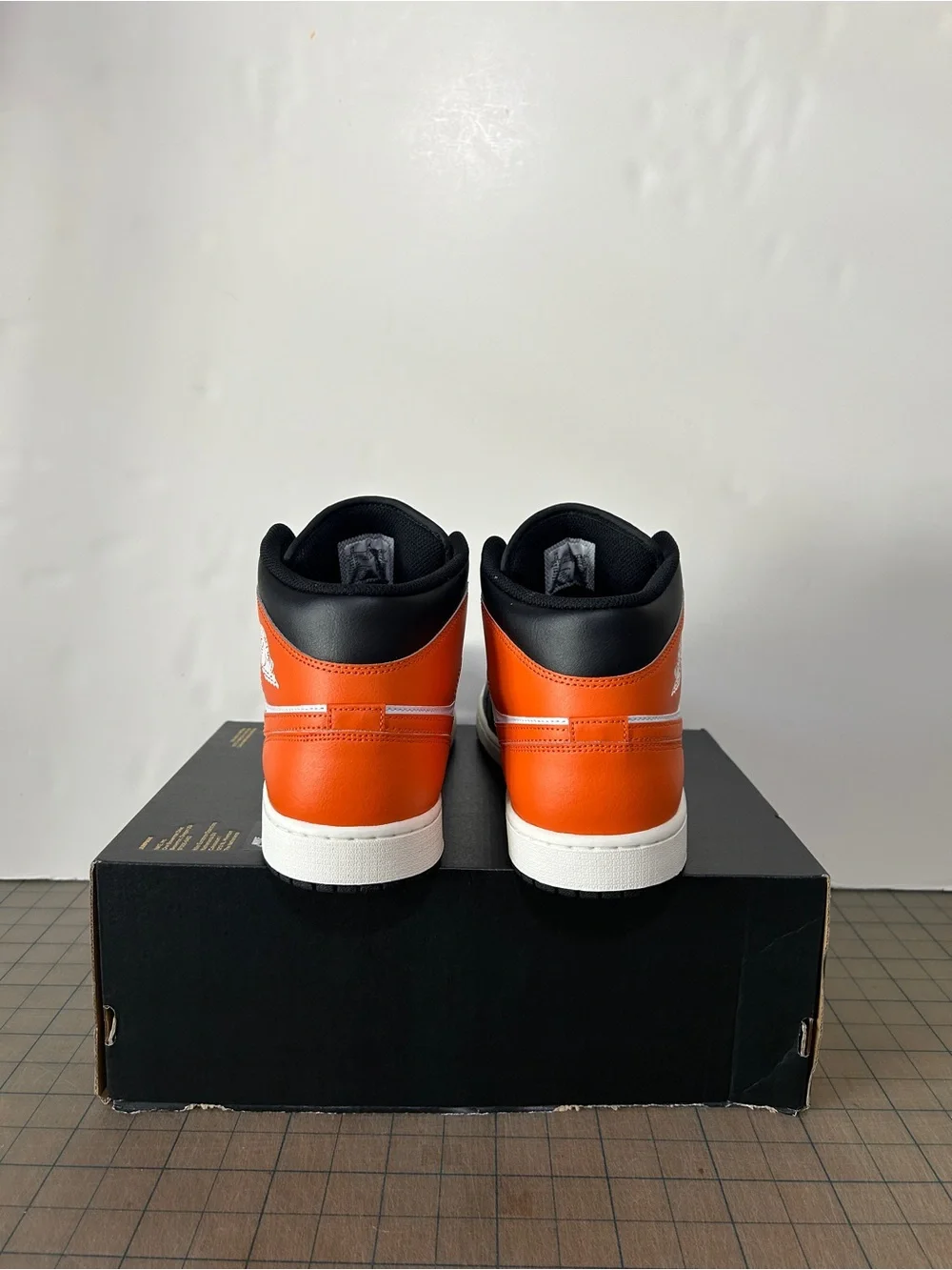 Jordan mid ‘black