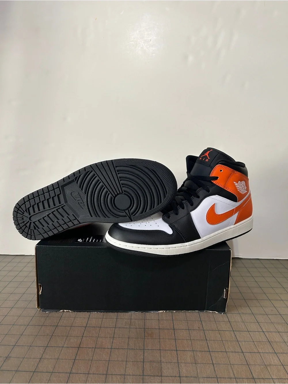 Jordan mid ‘black