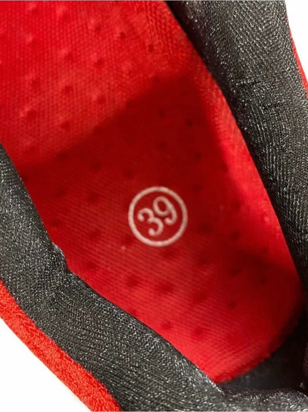 TriSeven red white