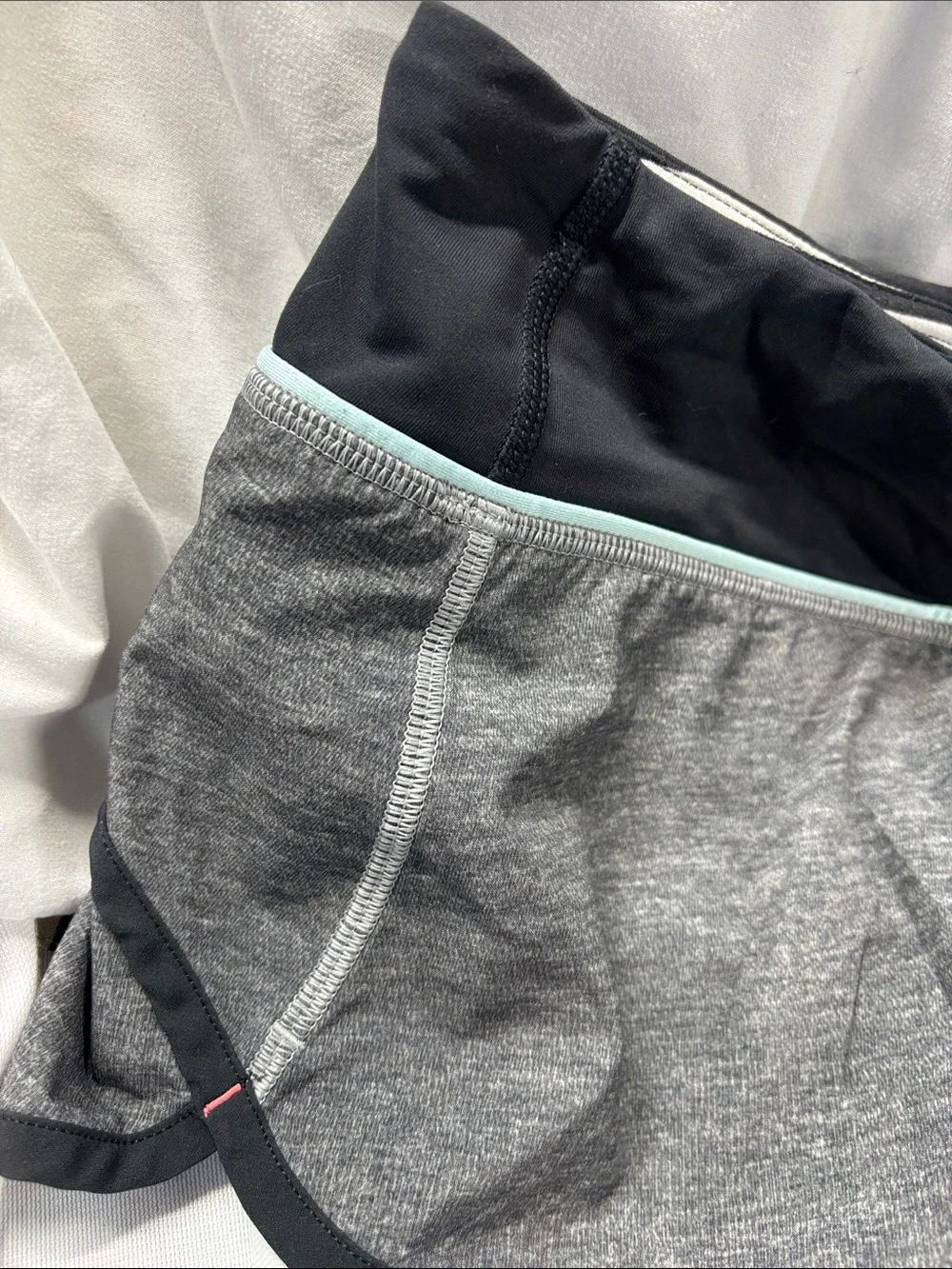 lululemon athletica find black zipper
