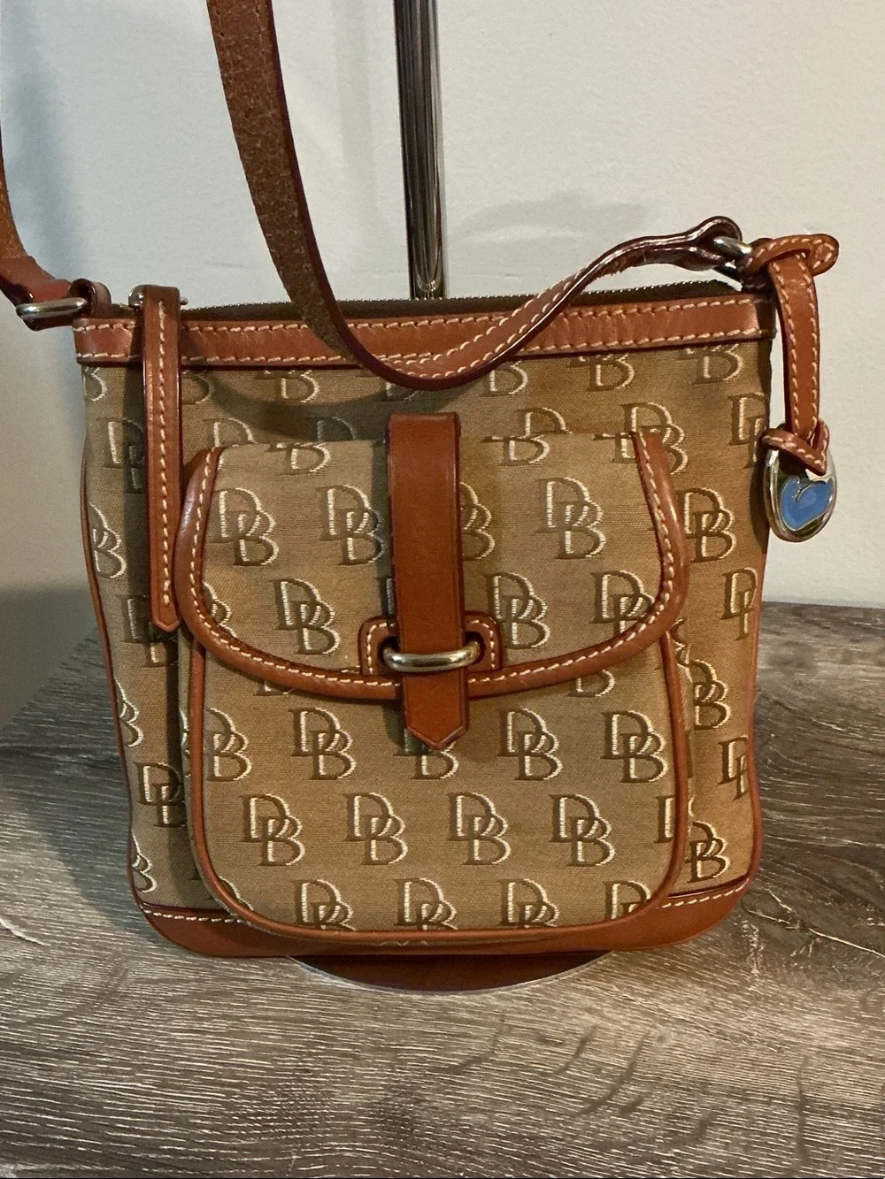 Dooney & Bourke Signature Letter Carrier Crossbody Bag Cocoa Body Tan Leather