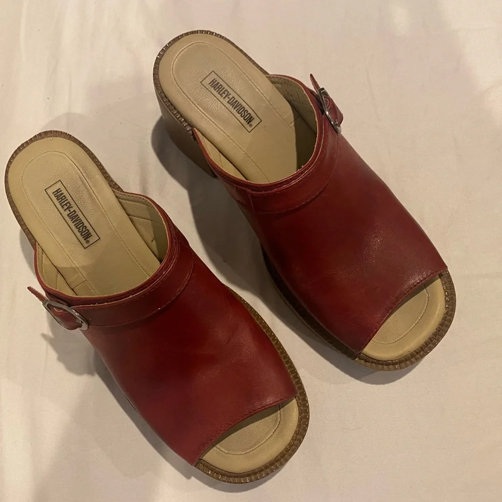 Harley-Davidson vintage burgundy