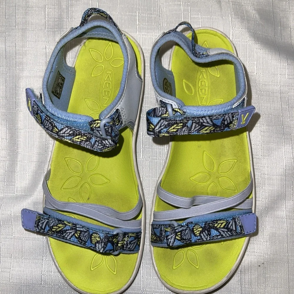 Keen Verano sandals Youth size 4 girls Hydrangea Evening Primrose Butterfly