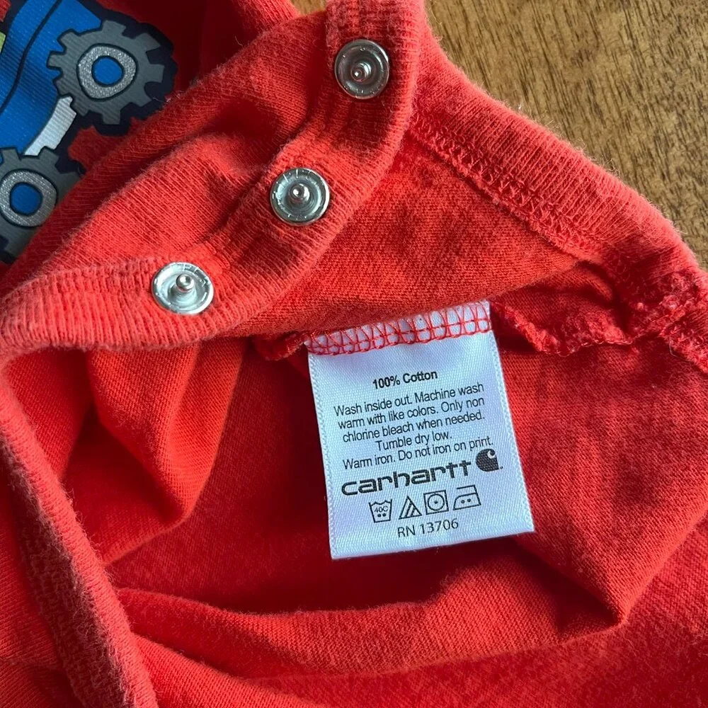 Carhartt layered sleeve