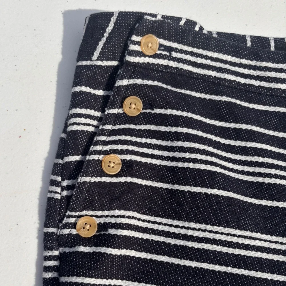 Banana Republic size button detail