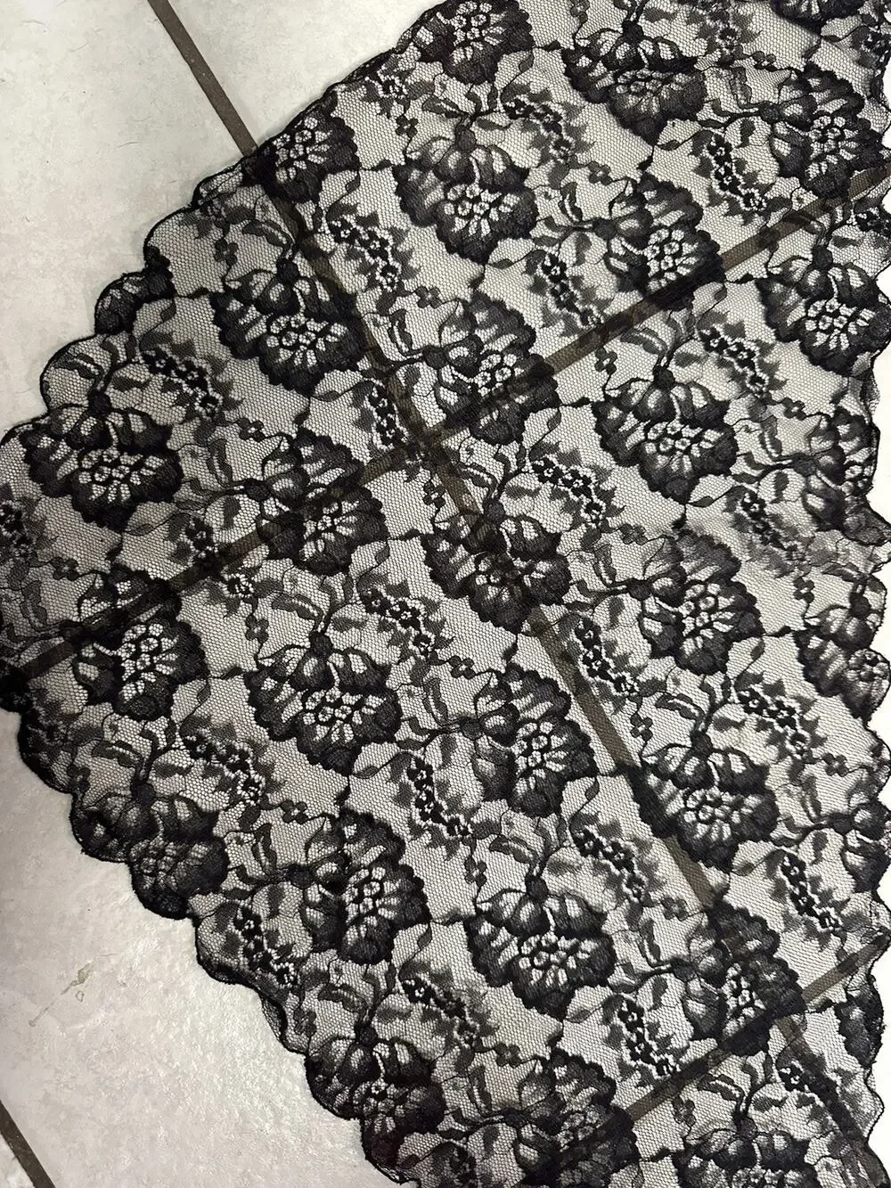 Vintage Black Lady Of Spain Lace Floral Mantilla Scarf/Veil Scalloped -