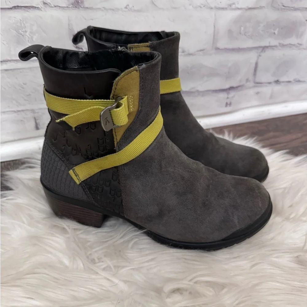 Keen‎ Morrison Mid Boot Comfort Gray Leather Booties Women’s 7 Sleek Durable