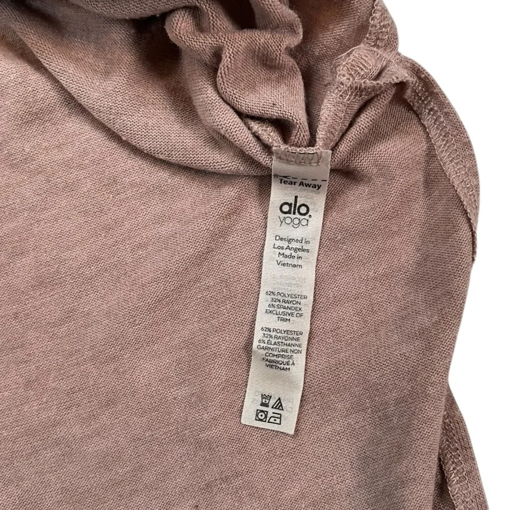 ALO Yoga product features