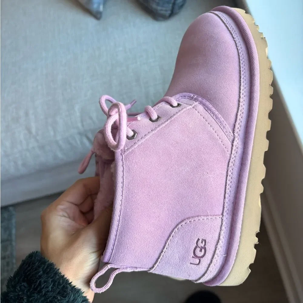 UGG worn size never
