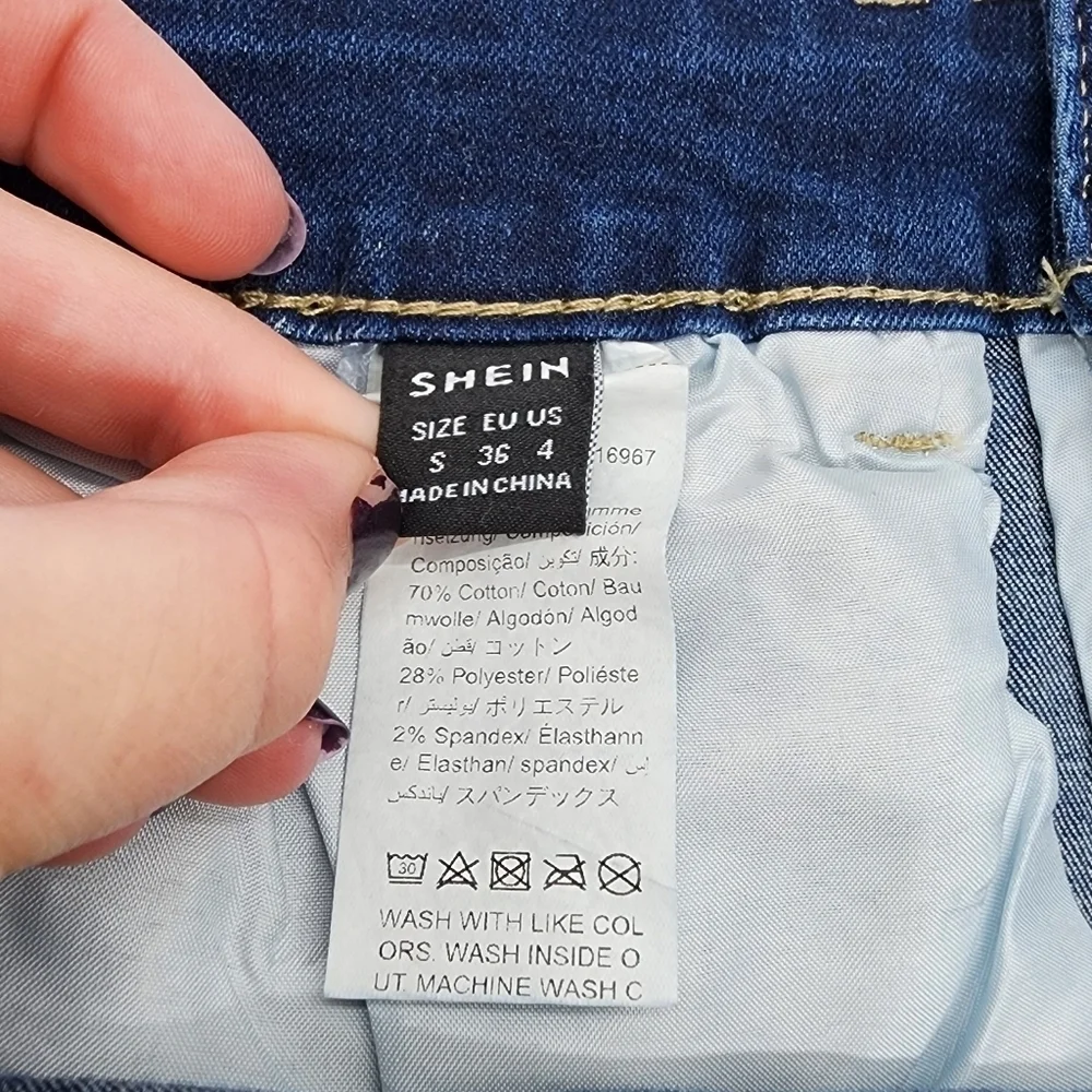 SHEIN Distressed Raw Frayed Hem Stretchy Denim Shorts