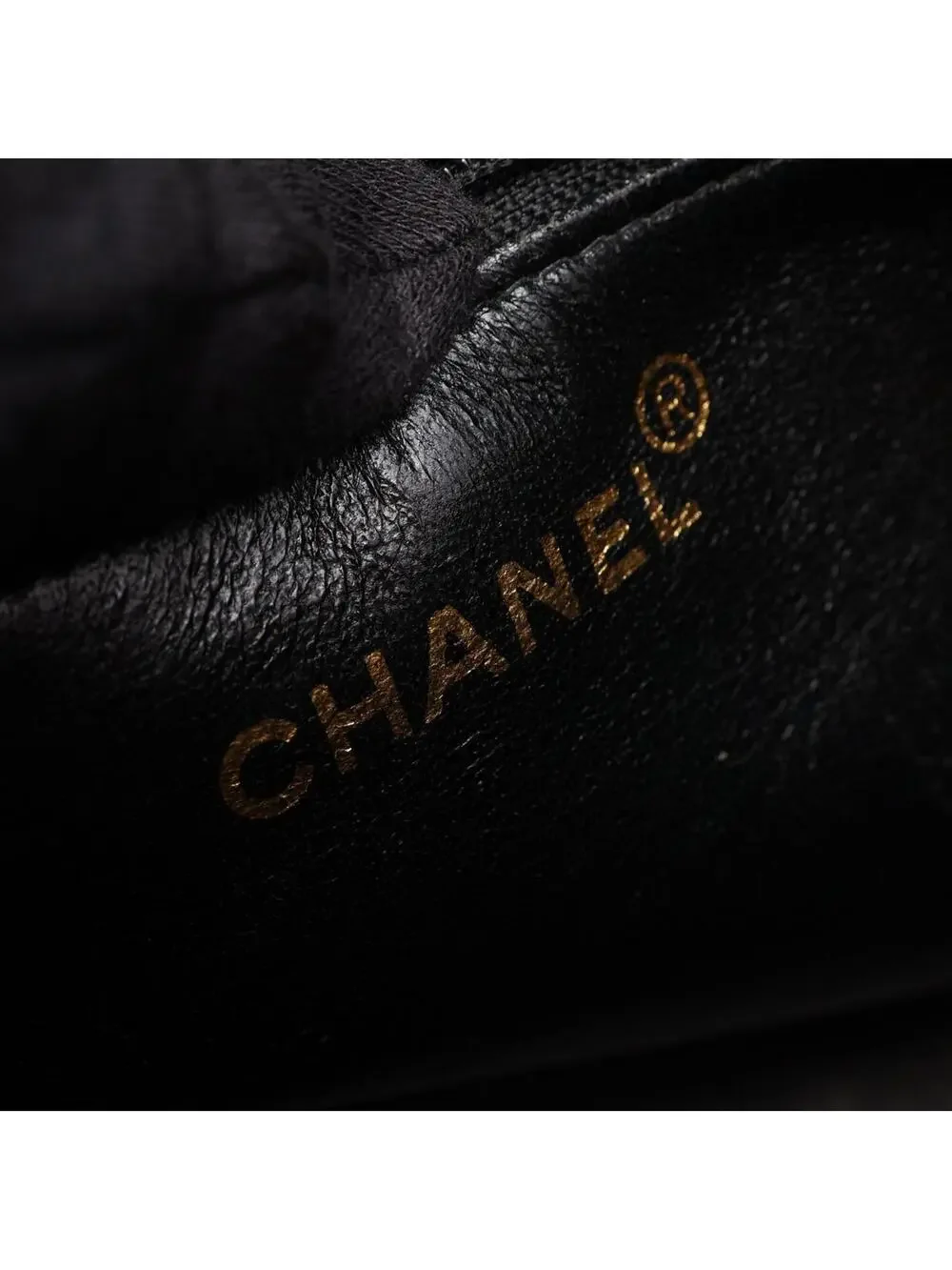 CHANEL indulge timeless