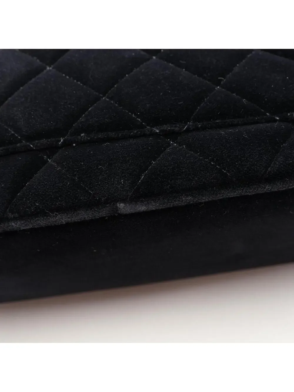 CHANEL indulge timeless