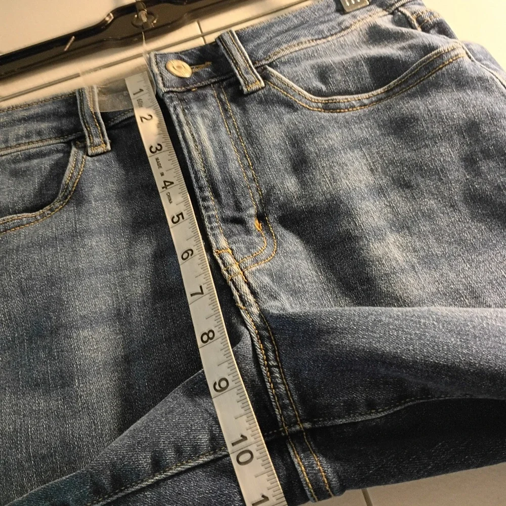 Old Navy High-Rise Wow Denim Shorts Womens 4 Medium Wash Cuffed Bermuda Jean