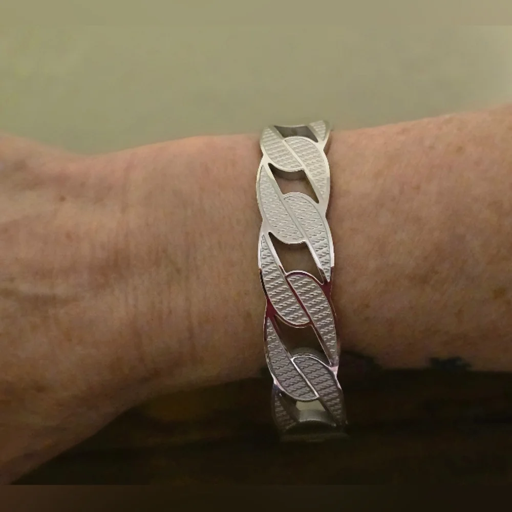 Stainless Steel this elegant