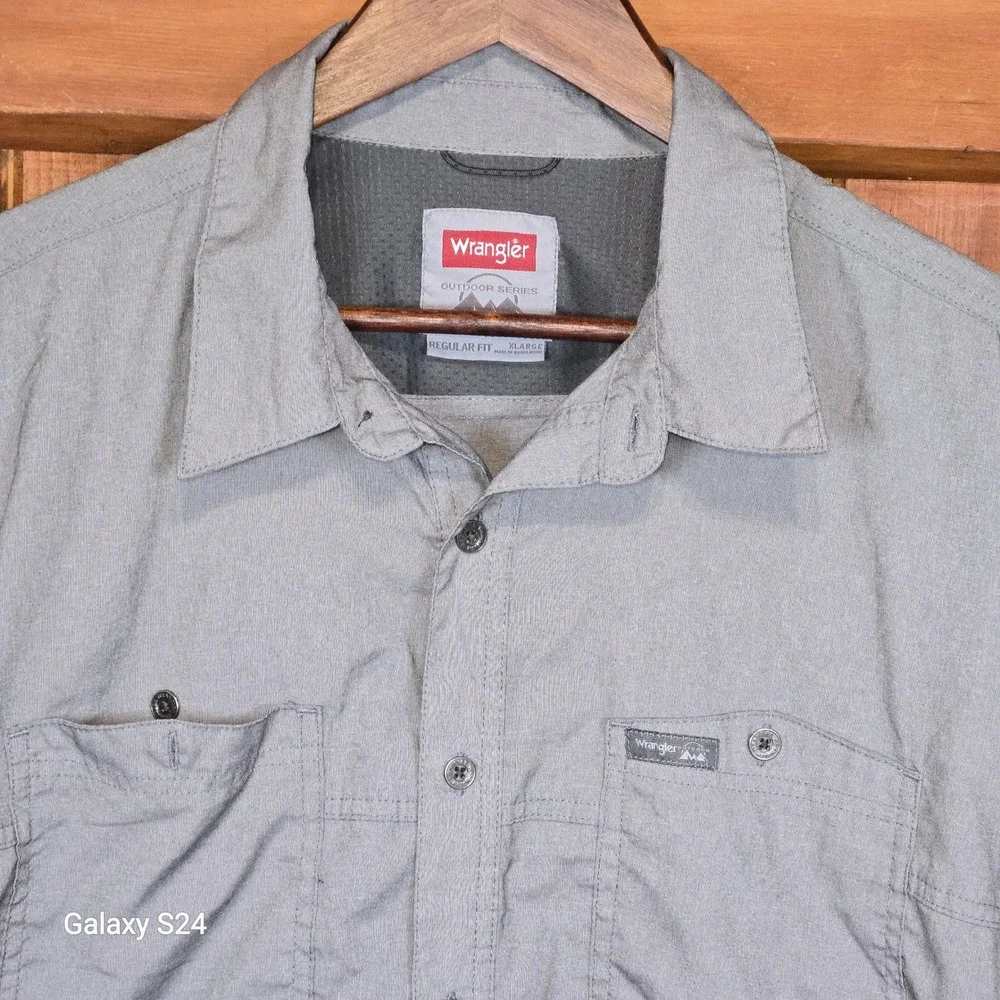 Wrangler Outdoor Series Men's Regular Fit Short Sleeve Button‎ Up XLarge Gray