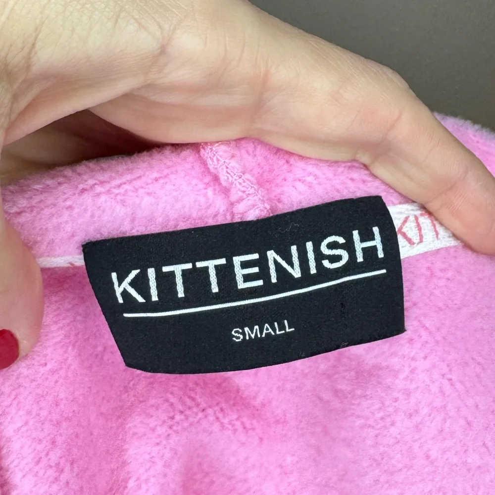 Kittenish relaxed travel