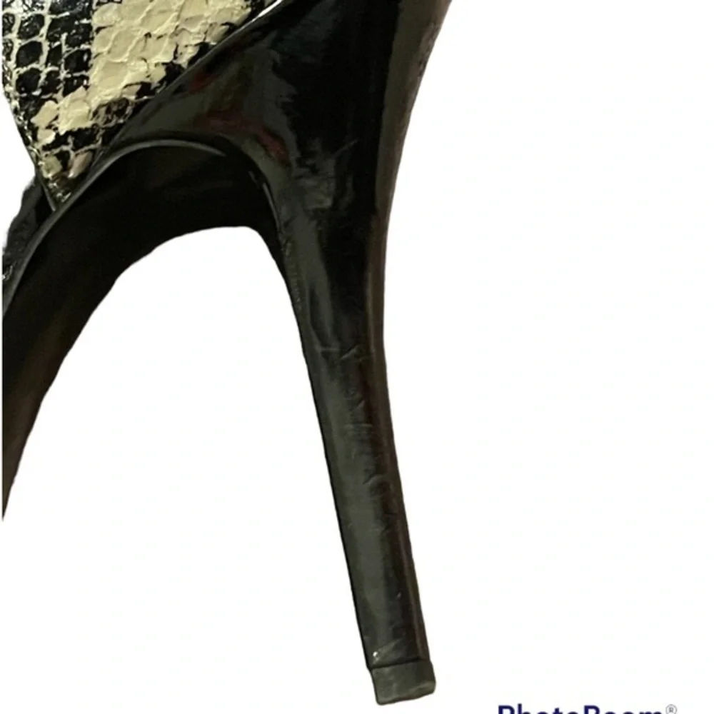 Guess‎ Platform Heels - Black / Snake Skin