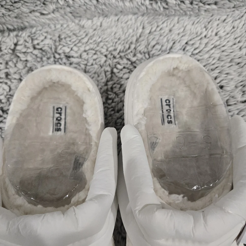 CROCS comfortable lined
