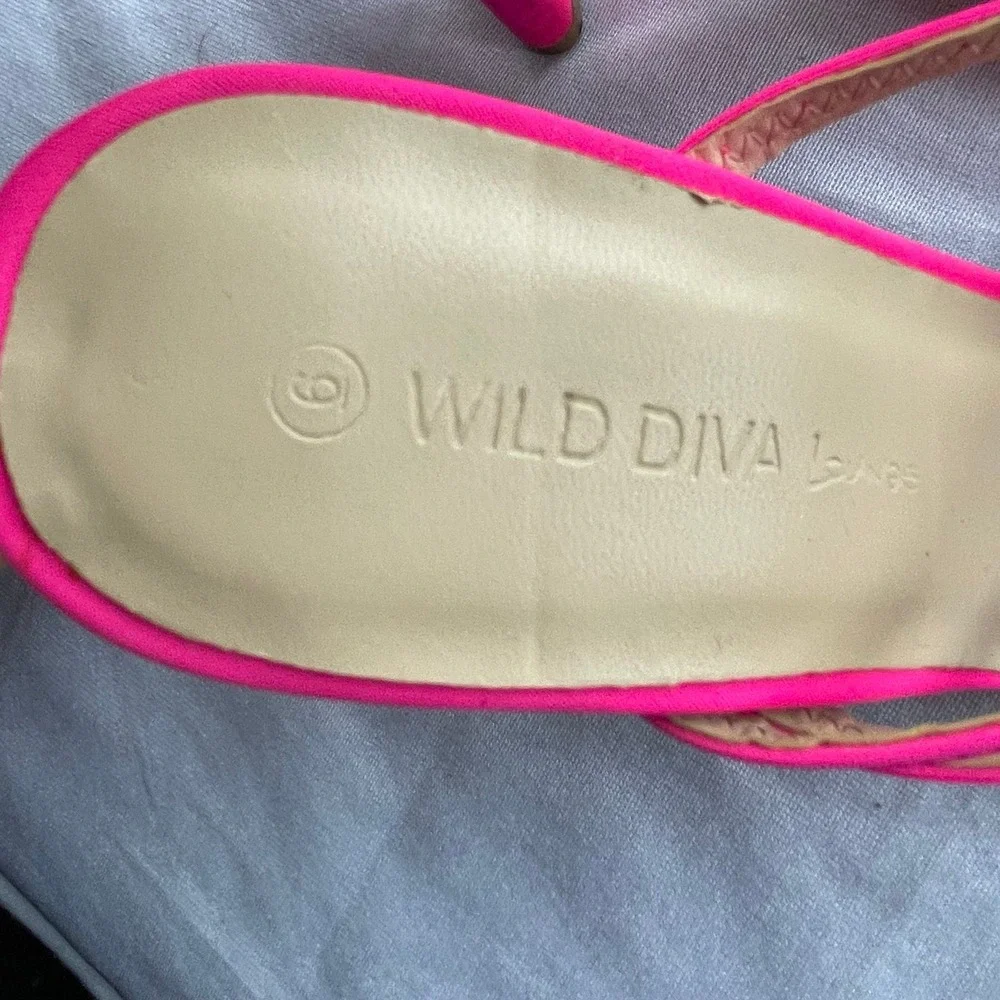 Hot Pink strappy sandals size‎ 6 Wild Diva Barbie Spring Vacation Resort