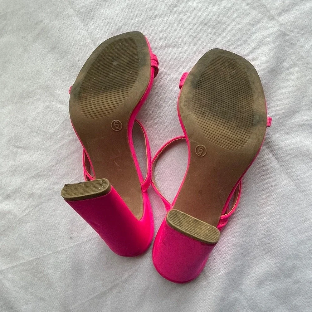 Hot Pink strappy sandals size‎ 6 Wild Diva Barbie Spring Vacation Resort