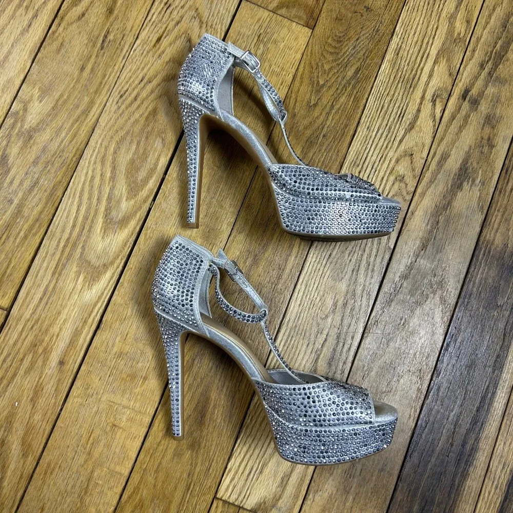 Gianni Bini Silver Rhinestone Embellished T Strap Platform‎ Heels Size 8M