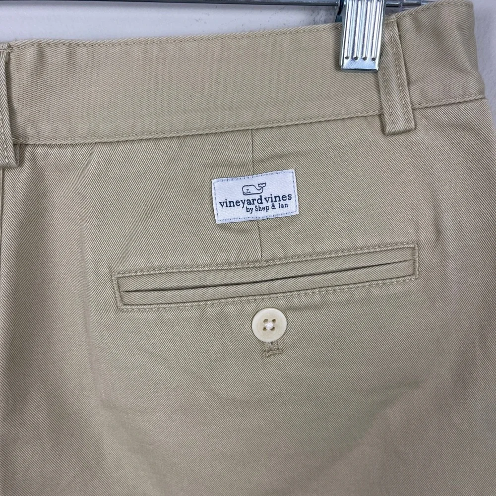 Vineyard Vines classic khaki