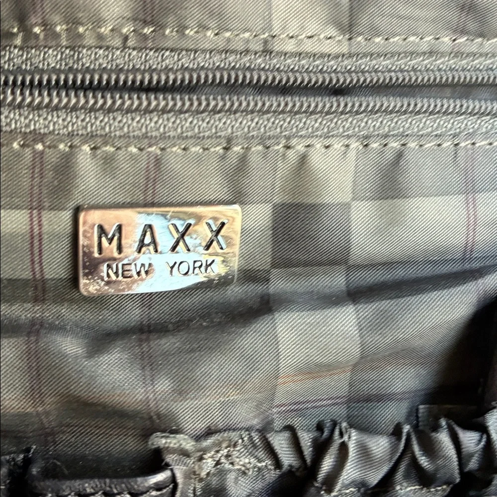 Maxx New York sleek black