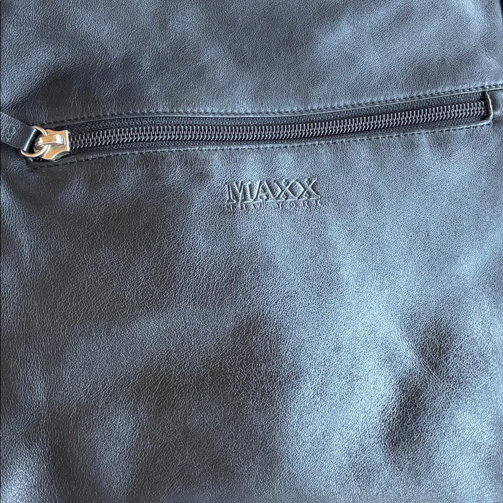 Maxx New York sleek black