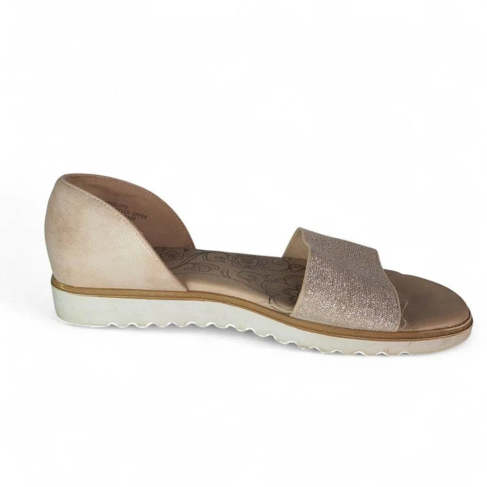 Mootsies Tootsies brand mootsies
