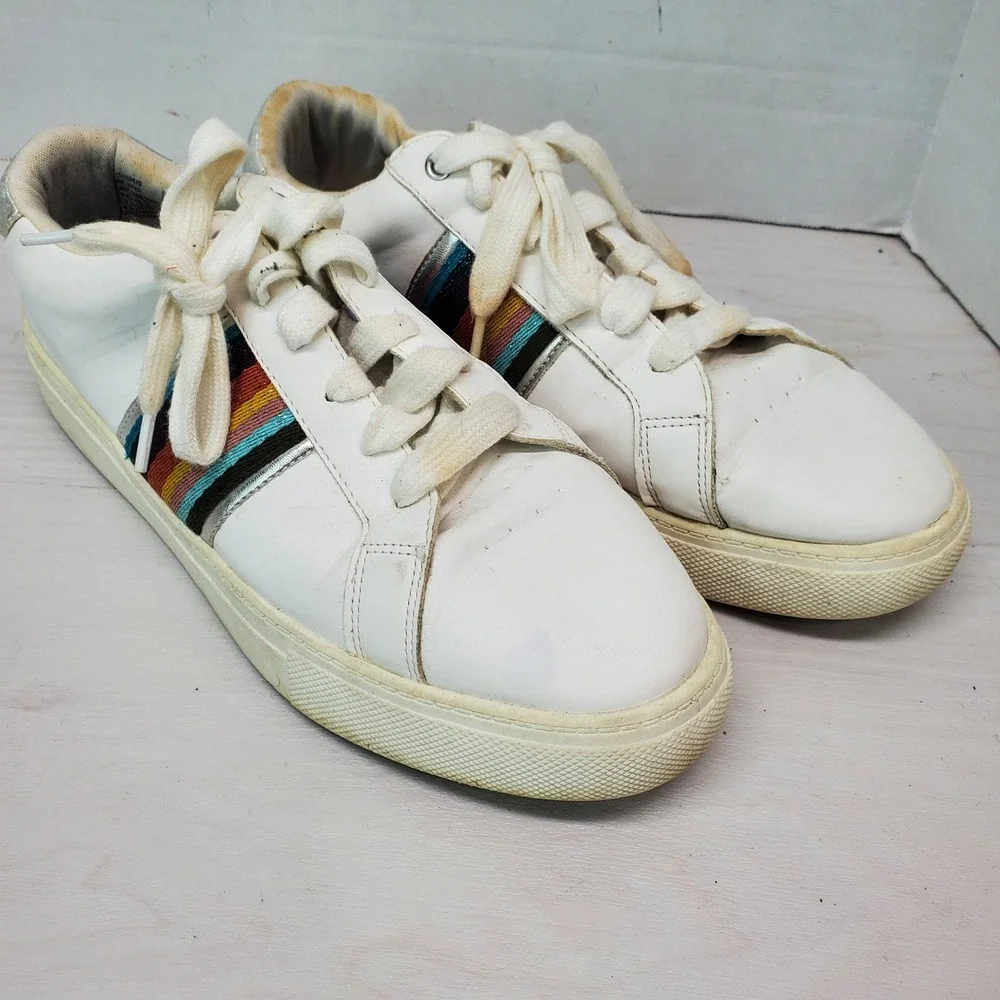 Time and Tru casual white