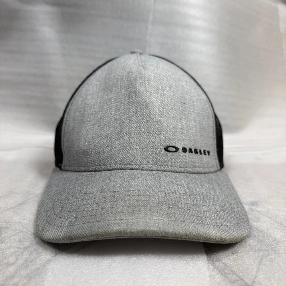 Oakley‎ Classic Mid Trucker Hat OSFA Gray Black Mesh Snapback Adjustable Logo