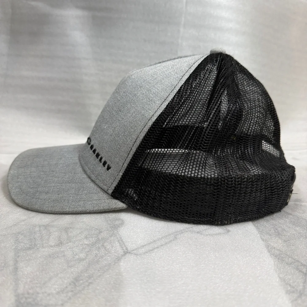 Oakley classic mid