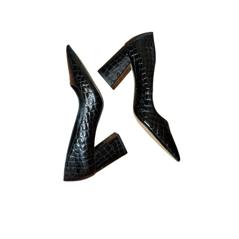 Vince Camuto toe nicks