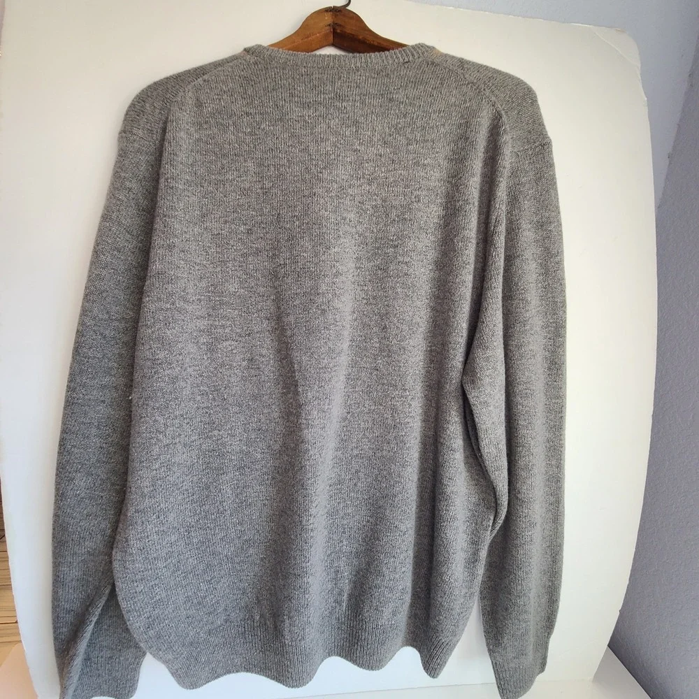 Jos A Bank Size L Gray Tan Argyle V‎ Neck Long Sleeve Lambswool Wool Sweater