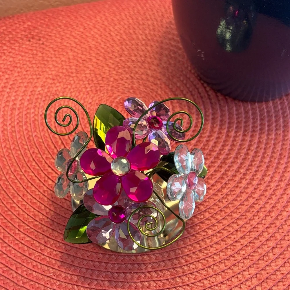 🌸Floral🌸Crystal with‎ Pink and Green Accents Includes Mirror Plate