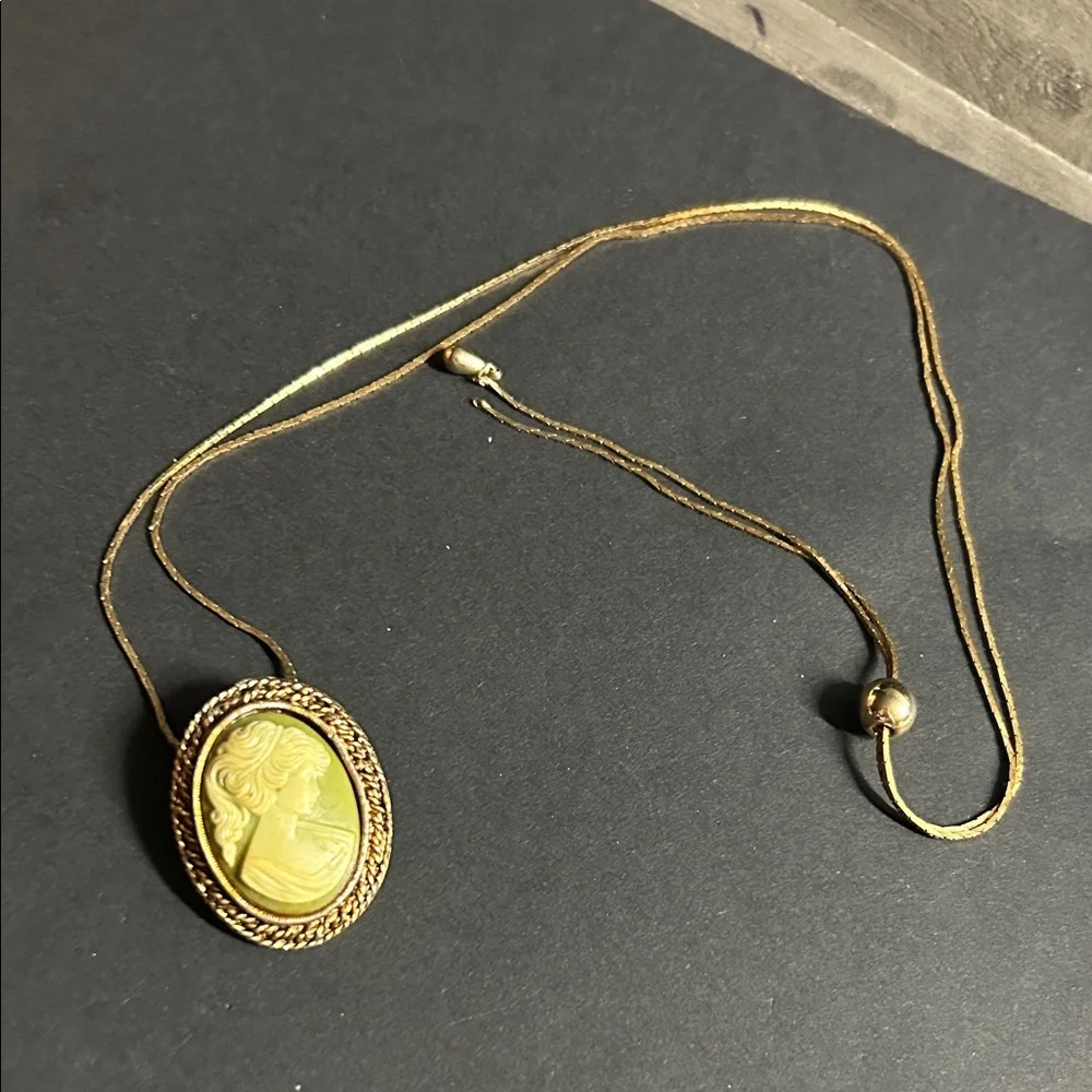 Vintage Peri‎ signed Green & Gold Cameo Pendant Necklace on Adjustable Chain