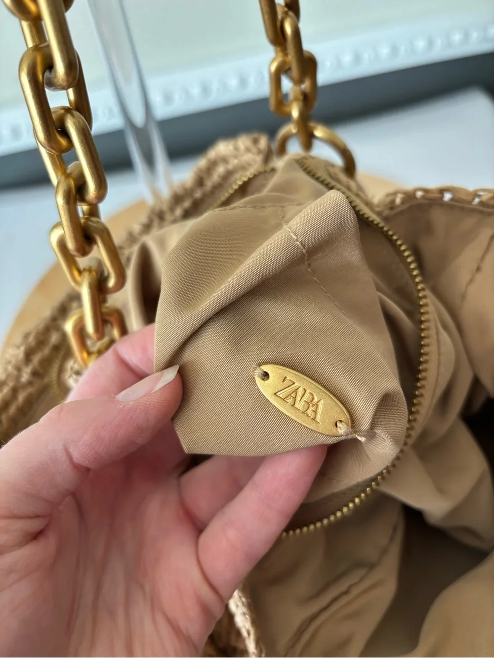Zara this shoulder