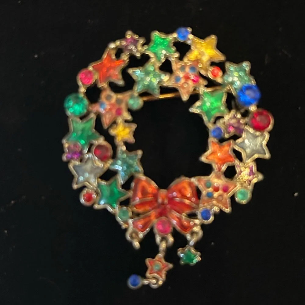 Colorful Star‎ and Bow Wreath Brooch Pin