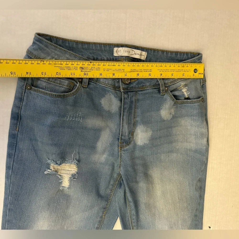 EST 1946 Denim Contemporary Blue Jeans Distressed with Natural Fading Sz-6.‎ F8
