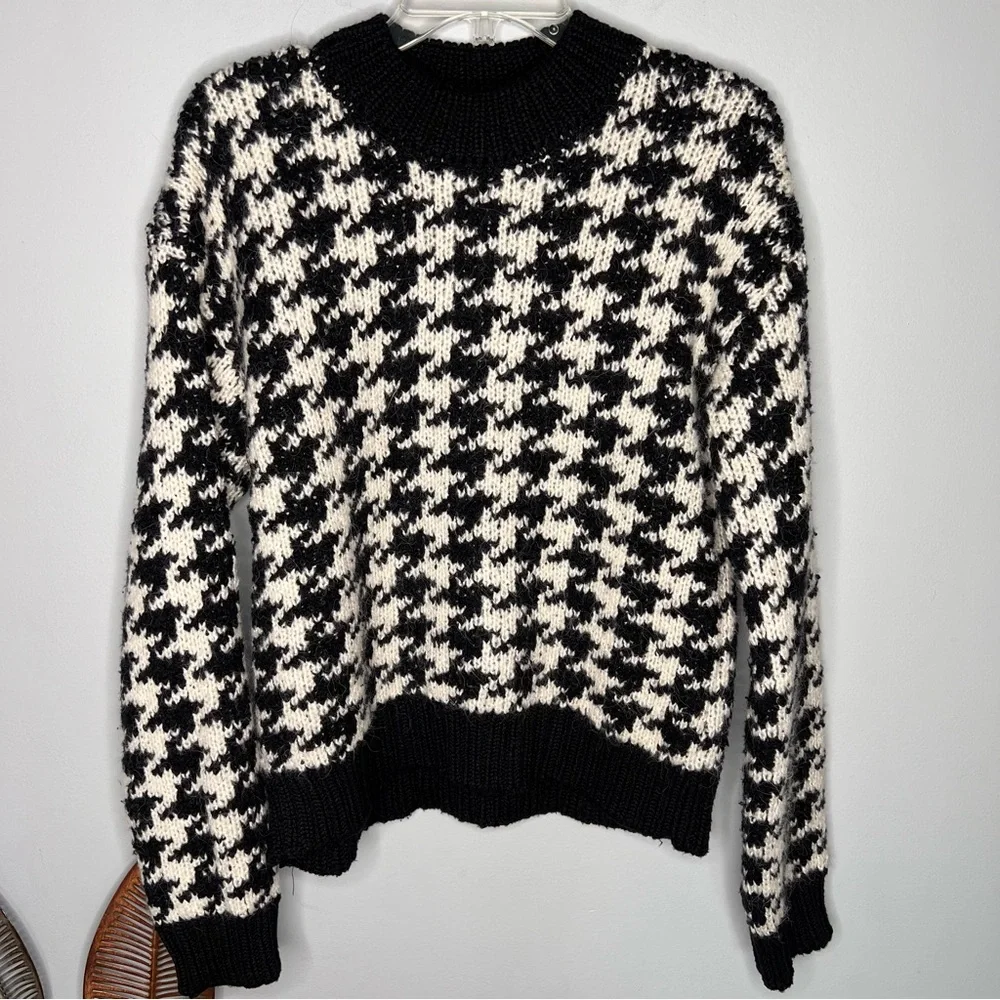 Zara round neck